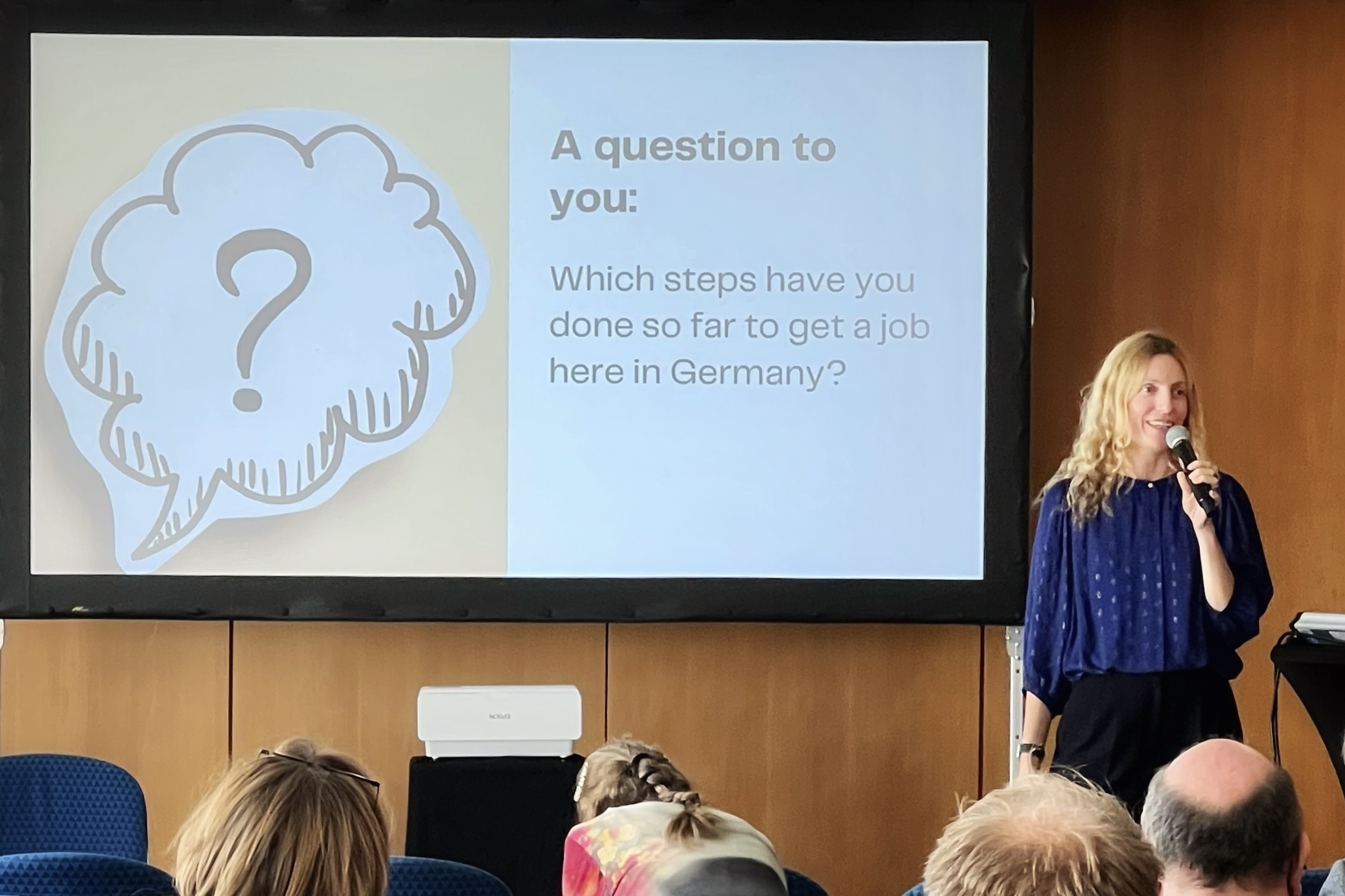 Karrieretag_Frankfrut_NevenaPaesler_2025 nevena on stage
